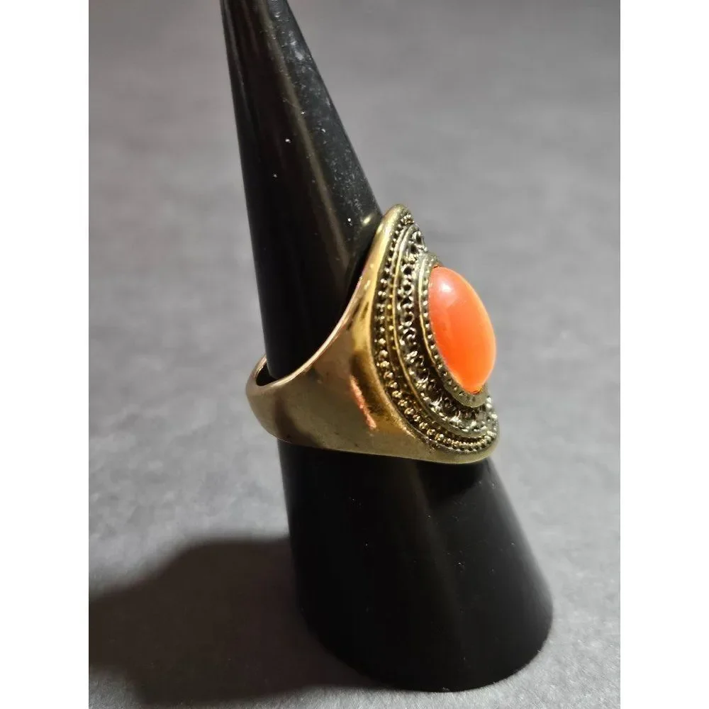 Gold tone orange cat's eye ring Size 7.5
